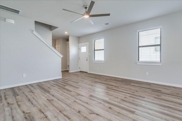 144 Threshing RD A, Buda, TX 78610