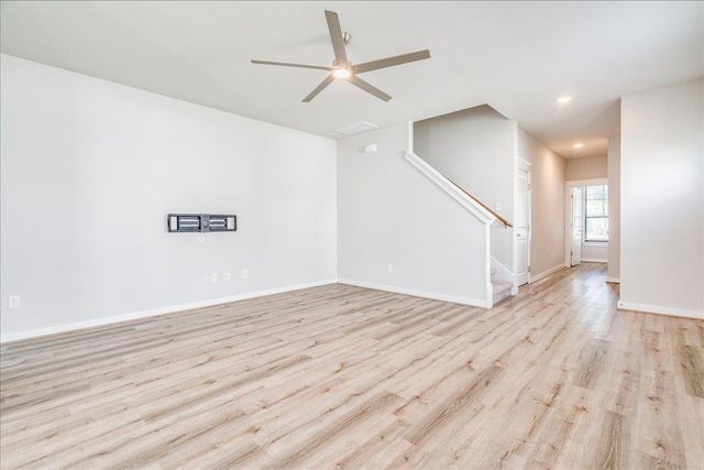144 Threshing RD A, Buda, TX 78610