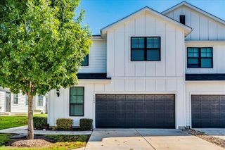 144 Threshing RD A, Buda, TX 78610