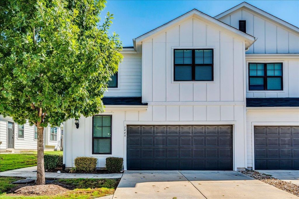 144 Threshing RD A, Buda, TX 78610