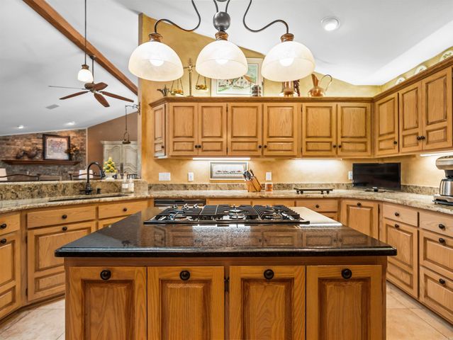 11 Realeza Court, Hot Springs Village, AR 71909