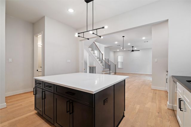 2206 Lou Ellen Lane B, Houston, TX 77018