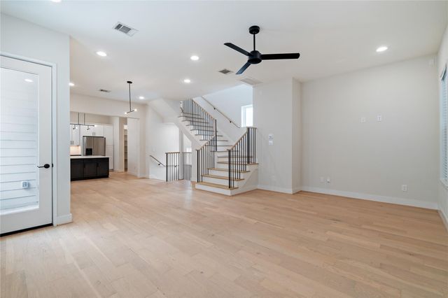 2206 Lou Ellen Lane B, Houston, TX 77018