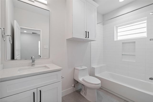 2206 Lou Ellen Lane B, Houston, TX 77018