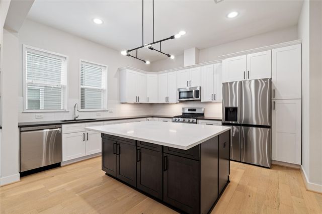 2206 Lou Ellen Lane B, Houston, TX 77018