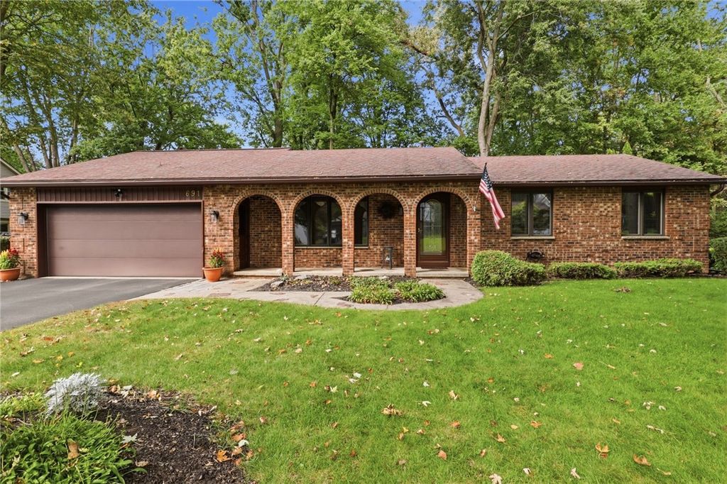 691 Finchingfield Lane, Webster, NY 14580