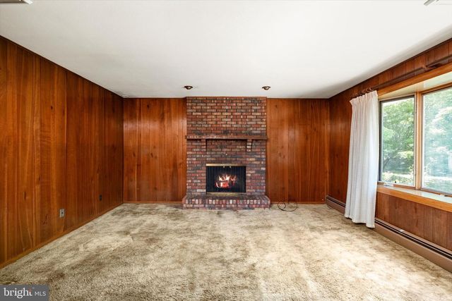 18 EDGEWOOD RD, Robbinsville, NJ 08691