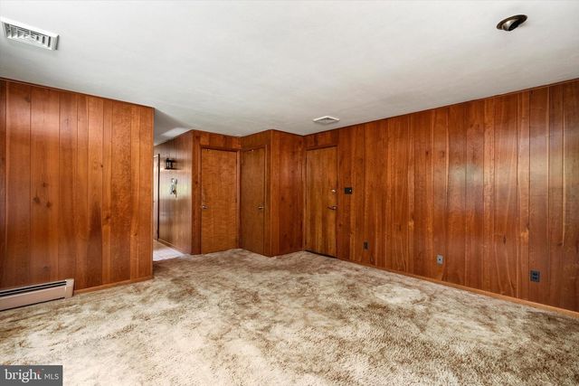 18 EDGEWOOD RD, Robbinsville, NJ 08691