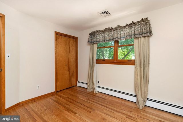 18 EDGEWOOD RD, Robbinsville, NJ 08691