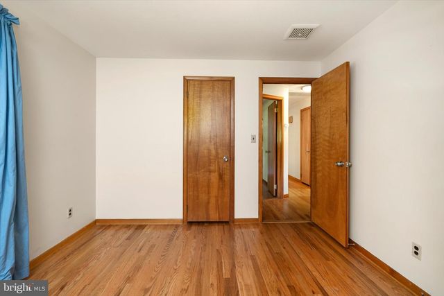 18 EDGEWOOD RD, Robbinsville, NJ 08691