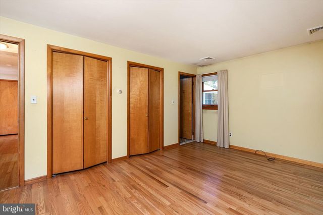 18 EDGEWOOD RD, Robbinsville, NJ 08691