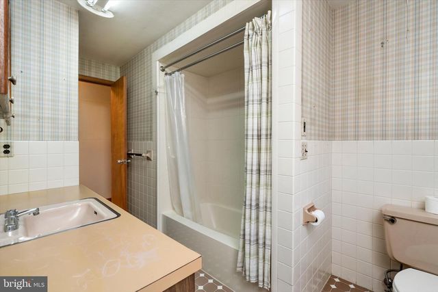 18 EDGEWOOD RD, Robbinsville, NJ 08691