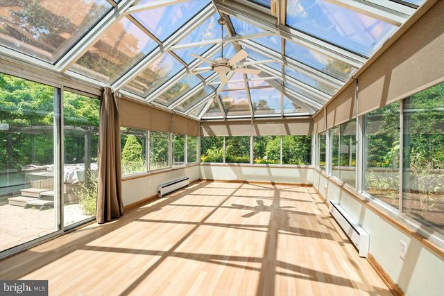18 EDGEWOOD RD, Robbinsville, NJ 08691