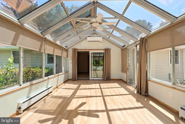 18 EDGEWOOD RD, Robbinsville, NJ 08691