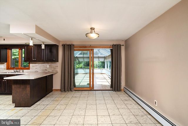 18 EDGEWOOD RD, Robbinsville, NJ 08691