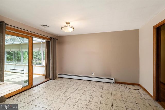18 EDGEWOOD RD, Robbinsville, NJ 08691