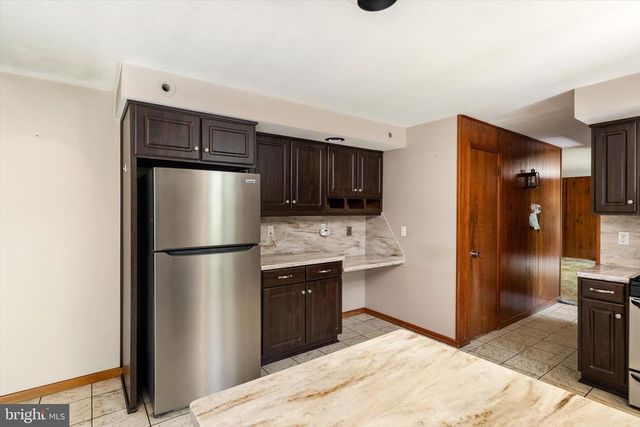 18 EDGEWOOD RD, Robbinsville, NJ 08691