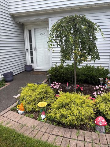 1307 Sara Circle, Port Jefferson Station, NY 11776