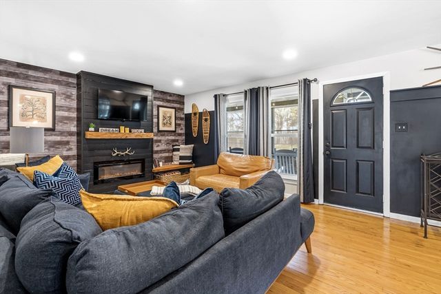105 Plain Street, Easthampton, MA 01027
