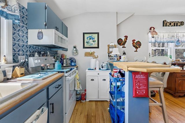 105 Plain Street, Easthampton, MA 01027