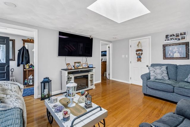 105 Plain Street, Easthampton, MA 01027