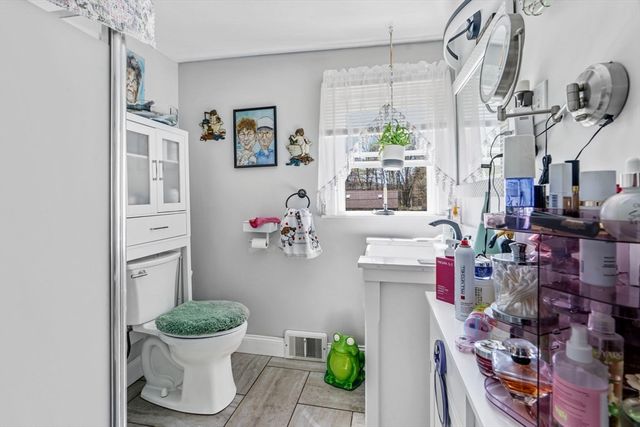 105 Plain Street, Easthampton, MA 01027