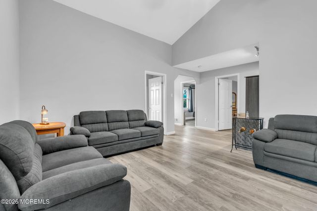 12 Raritan Avenue, Leonardo, NJ 07737