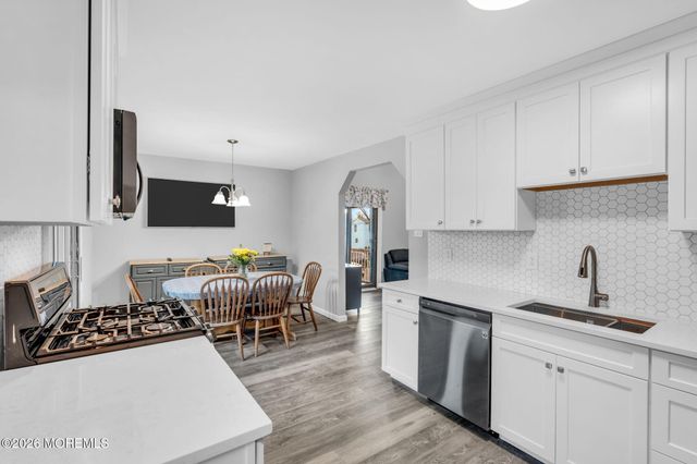 12 Raritan Avenue, Leonardo, NJ 07737