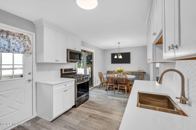 12 Raritan Avenue, Leonardo, NJ 07737