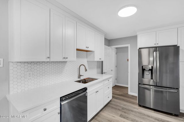 12 Raritan Avenue, Leonardo, NJ 07737