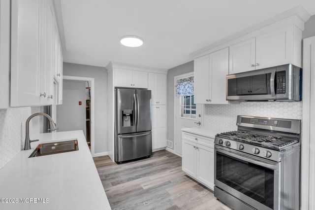 12 Raritan Avenue, Leonardo, NJ 07737