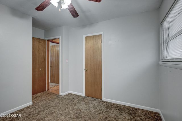 1604 S Washington Terrace, Webb City, MO 64870