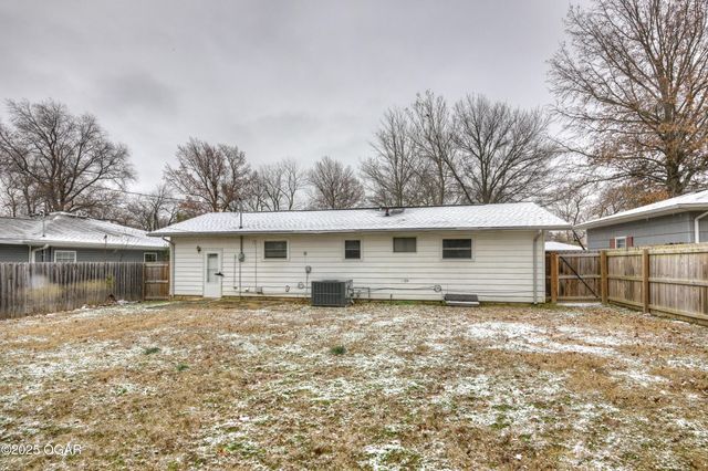 1604 S Washington Terrace, Webb City, MO 64870