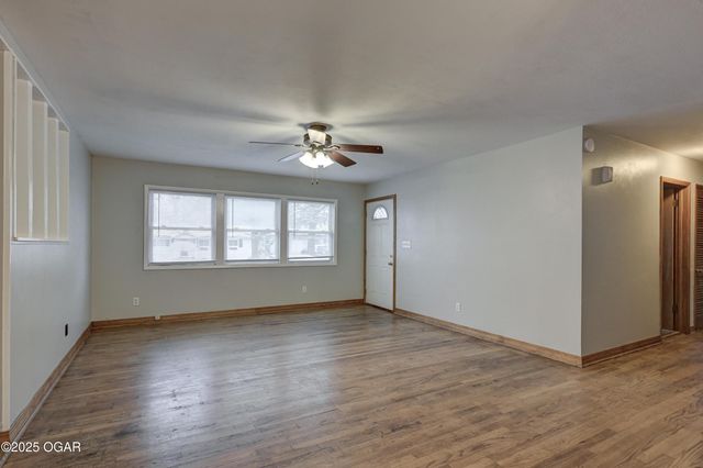 1604 S Washington Terrace, Webb City, MO 64870