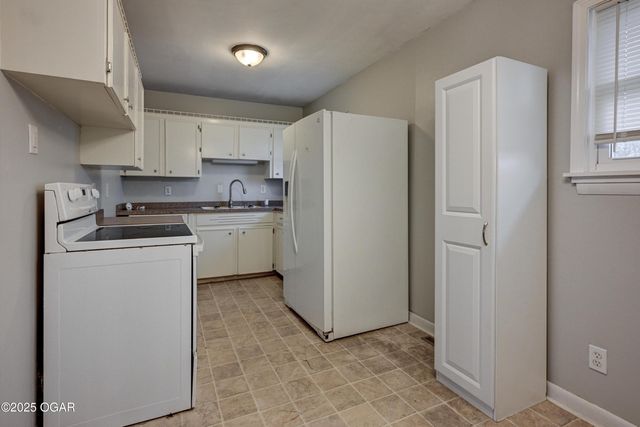 1604 S Washington Terrace, Webb City, MO 64870