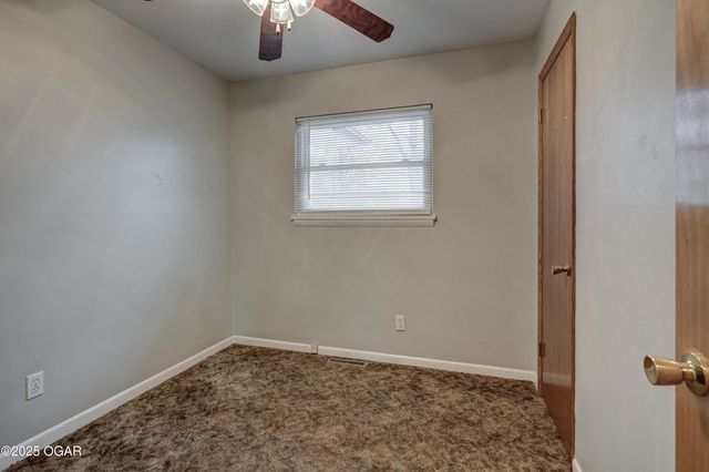 1604 S Washington Terrace, Webb City, MO 64870