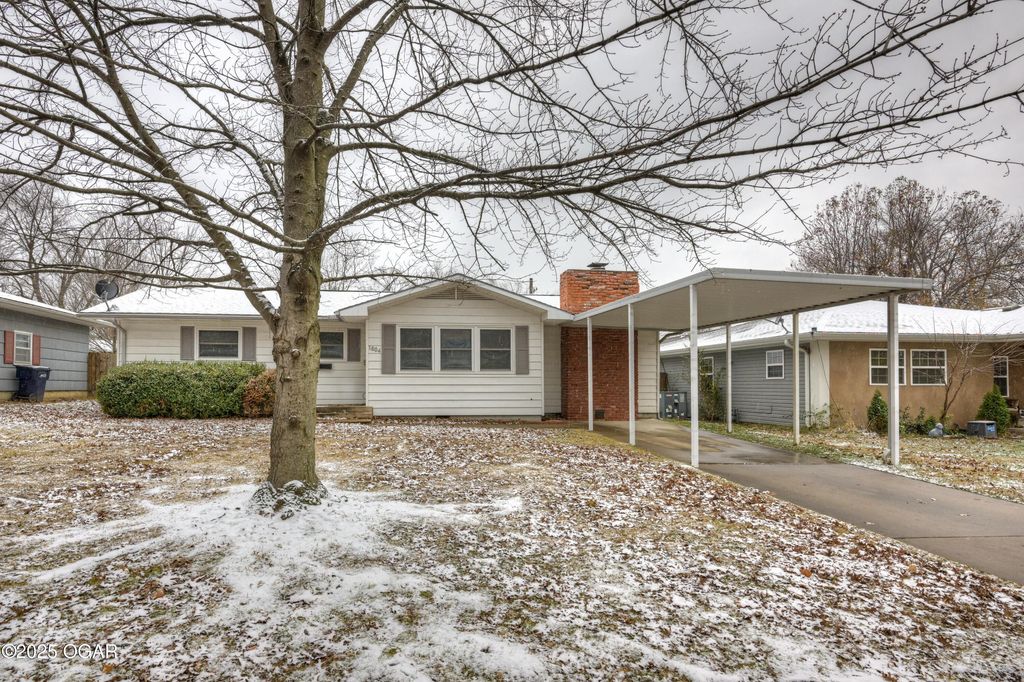 1604 S Washington Terrace, Webb City, MO 64870