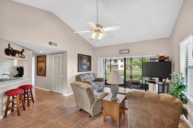 23 Via De Casas Sur 105, Boynton Beach, FL 33426
