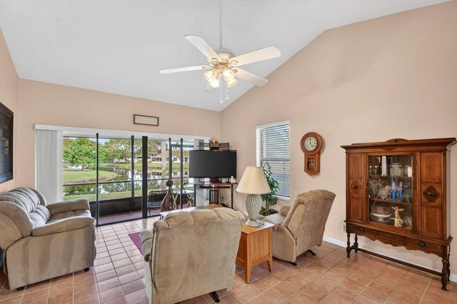 23 Via De Casas Sur 105, Boynton Beach, FL 33426