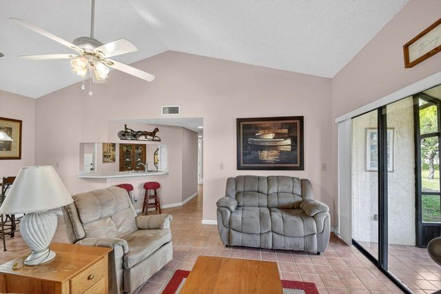 23 Via De Casas Sur 105, Boynton Beach, FL 33426