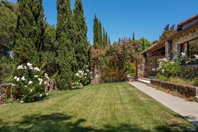 35 Forest Ln, Napa, CA 94558