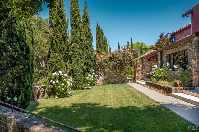 35 Forest Ln, Napa, CA 94558