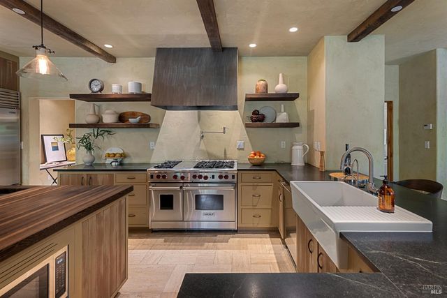 35 Forest Ln, Napa, CA 94558