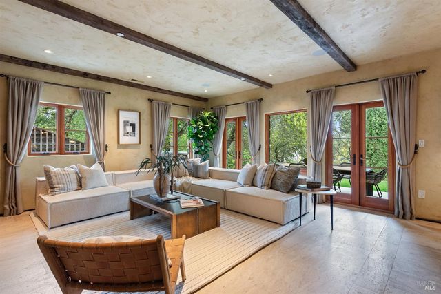 35 Forest Ln, Napa, CA 94558