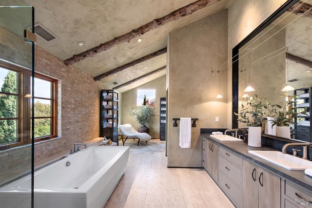 35 Forest Ln, Napa, CA 94558