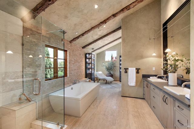 35 Forest Ln, Napa, CA 94558