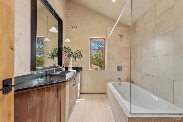 35 Forest Ln, Napa, CA 94558