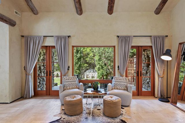 35 Forest Ln, Napa, CA 94558