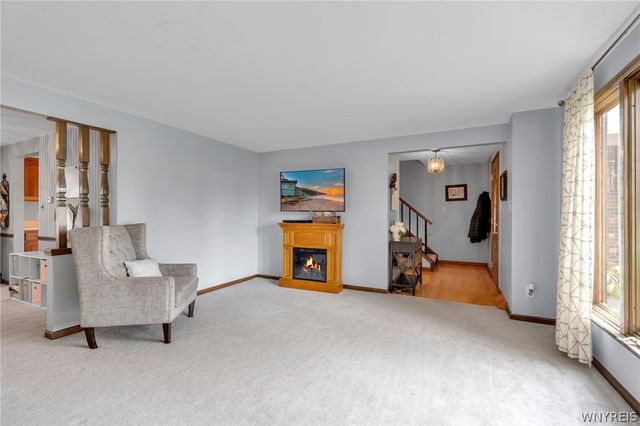 17 Old Schoolhouse Road, Lancaster, NY 14086