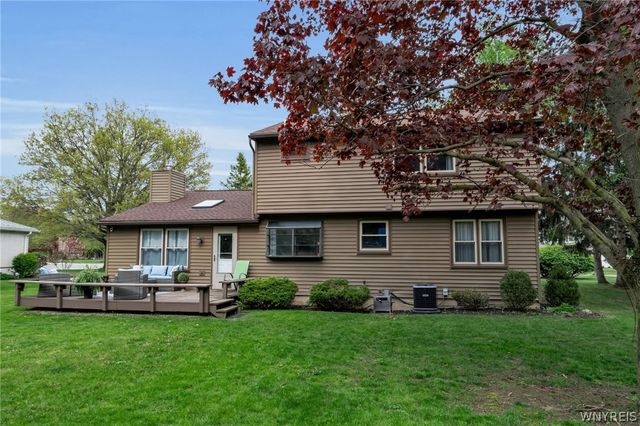 17 Old Schoolhouse Road, Lancaster, NY 14086